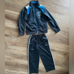 Nike Black and Blue Athletic Set in great condition